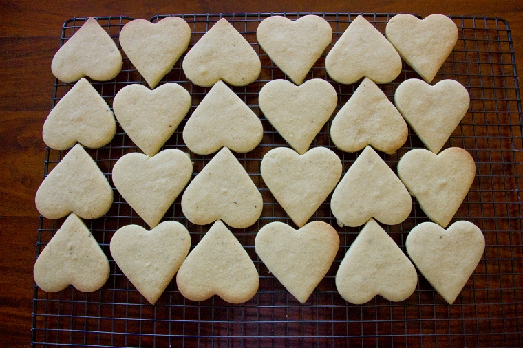 24 Heart shaped vanilla cookies